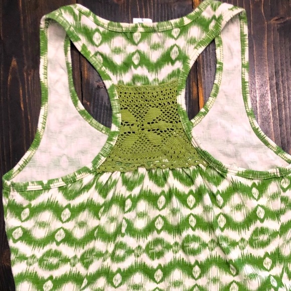 Maurices PRETTY Green Razorback Tank Top with Crochet Detail on Back Size Small - Picture 4 of 8